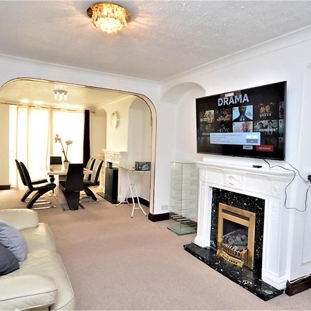 London Deluxe 3 Bedroom House With Parking Space Дагенъм Екстериор снимка
