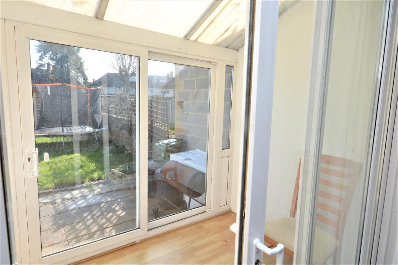 London Deluxe 3 Bedroom House With Parking Space Дагенъм Екстериор снимка