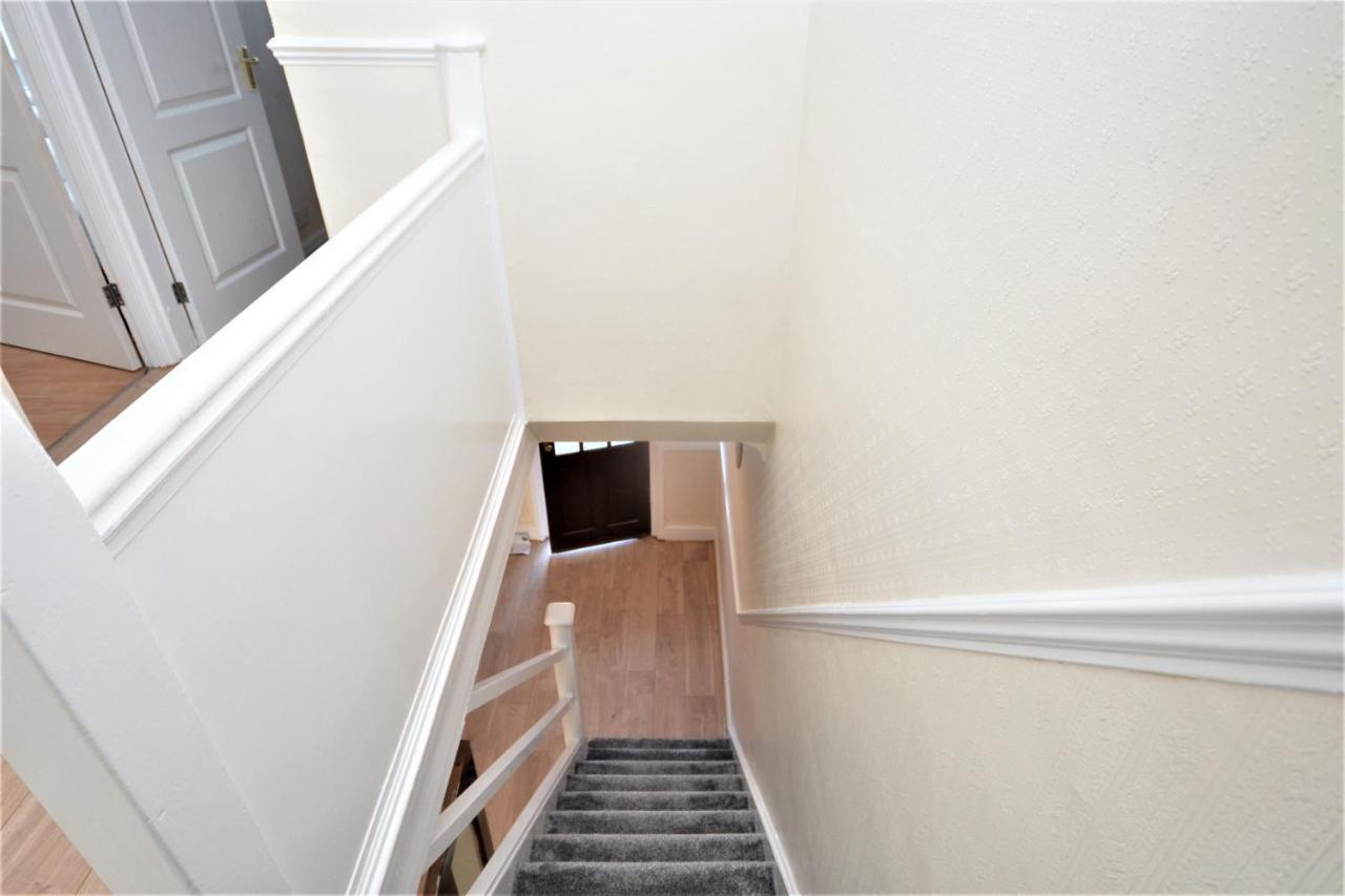 London Deluxe 3 Bedroom House With Parking Space Дагенъм Екстериор снимка